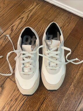 P448 White & Beige Low-Top Lace-Up Sneakers